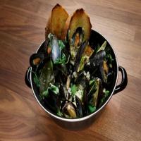 Thai-Inspired Mussels with Coconut Milk and Lemongrass_image