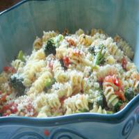 Broccoli Pasta in a Fresh Tomato Sauce_image