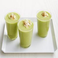 Chilled Pea Soup with Spicy Crab image