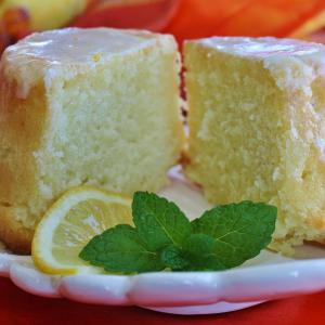 Lemon-Buttermilk Pound Cake with Aunt Evelyn's Lemon Glaze_image