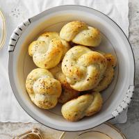 Garlic Knotted Rolls image
