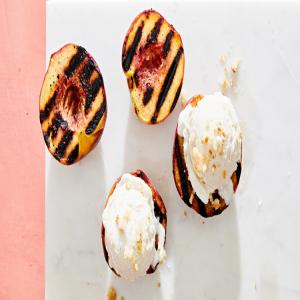Grilled Peaches with Vanilla Ice Cream_image