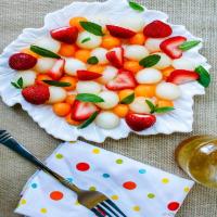 Strawberry Melon Salad with Honey-Lemon Dressing_image