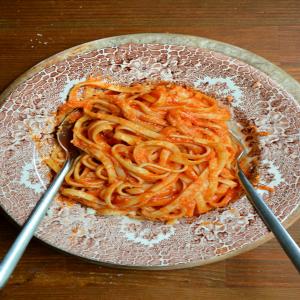20 MINUTE BUTTER AND ONION TOMATO SAUCE_image