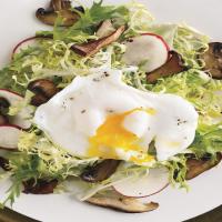 Frisée and Wild Mushroom Salad with Poached Egg_image