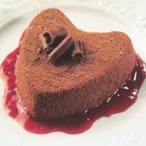 Chocolate Coeur a la Creme with Strawberry Sauce_image