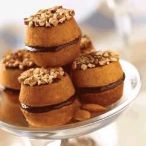 Whoopie Almond Chocolate Pies_image