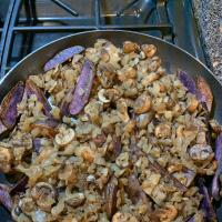Vegetarian Purple Potatoes with Onions and Mushrooms_image