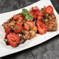 Grilled Chicken Breasts with Fresh Strawberry Salsa_image