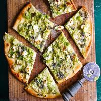 Brussels & blue cheese pizza_image