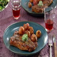 Grilled Strip Steak with Herb Butter_image