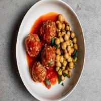 Spicy Meatballs With Chickpeas image