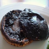 Pan Grilled Portobello Mushrooms With Herb Infused Marinade_image