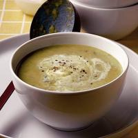 Broad bean, yogurt & mint soup image