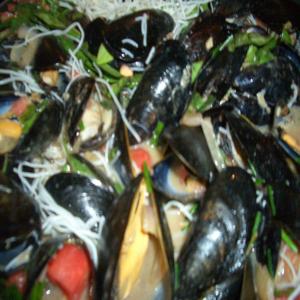 Spicy Black Bean Mussels_image