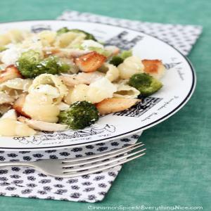 Broccoli, Chicken and Feta Pasta with Parmesan Croutons_image