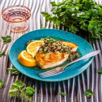 Swordfish with Lemon and Caper Sauce_image