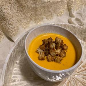 Carrot-Ginger Soup with Curried Croutons_image