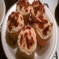 Maple Bacon Cupcakes_image