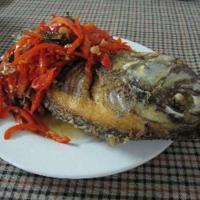 Whole Fish Fried with Basil and Chiles_image