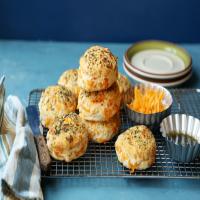 Addicting Red Lobster Cheddar Bay Biscuit_image
