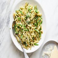 Pasta With Green Beans and Almond Gremolata_image
