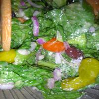 Quick Italian Salad With a Creamy Dressing(Pioneer Woman)_image
