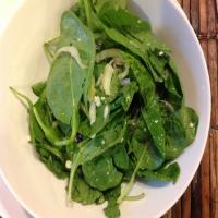 Spinach and Endive Salad With Pecans and Blue Cheese_image