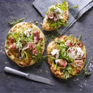Fig & prosciutto pizzettas image