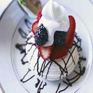 Festive Meringue Desserts_image