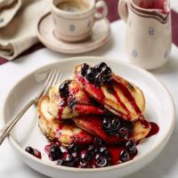 Hotcakes with Delicious Blueberry Compote_image