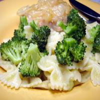 Bow Tie Pasta With Broccoli and Broccoli Sauce_image