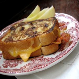 Grilled Cheddar and Bacon on Raisin Bread_image
