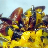 Steamed Mussels in Curry Broth_image
