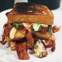 Bacon and Roasted Tomato Grilled Cheese Sammie_image