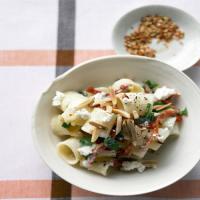 Goat Cheese and Sun-Dried Tomato Pasta_image