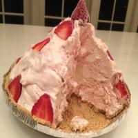 Mile-High Strawberry Pie_image
