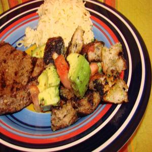 Grilled Garlic Steak With Tomato and Bread Topping_image