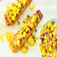Grilled Salmon with Pineapple Salsa_image