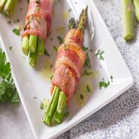 Bacon Wrapped Garlic Asparagus Bundles_image