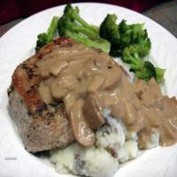 Browned Pork Chops with Gravy_image