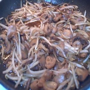 Vegetarian Mushrooms & Bean Sprouts_image