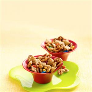 Chex® Apple Cinnamon Sweet 'N Nutty Snack Mix image