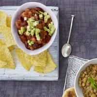 Warm Mexican bean dip with tortilla chips_image