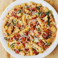 Spinach and Artichoke Chicken Pasta with Bacon and Tomatoes_image