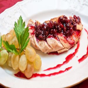 Easy Flavorful Chicken Recipe With Wine and Cranberries_image