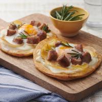 Breakfast Pizza with Sausage, Potato, and Cheese Sauce_image