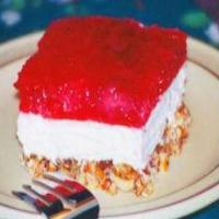 Strawberry Jello-Pretzel Dessert_image