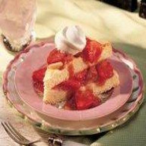 Almond Shortcake with Strawberry-Rhubarb Sauce_image
