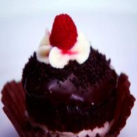 Vegan, Soy-Free, Nut-Free Fudge, Mint and Raspberry Cupcakes_image